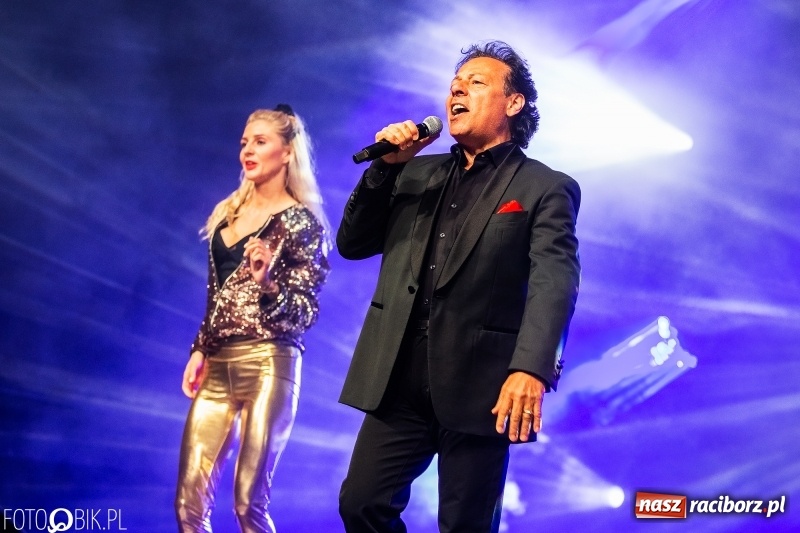 Zdjęcie w galerii na portalu naszraciborz.pl: Włoskie rytmy porwały Pietrowice Wielkie. Francesco Napoli na finał Eko-Wystawy wiadomości z regionu