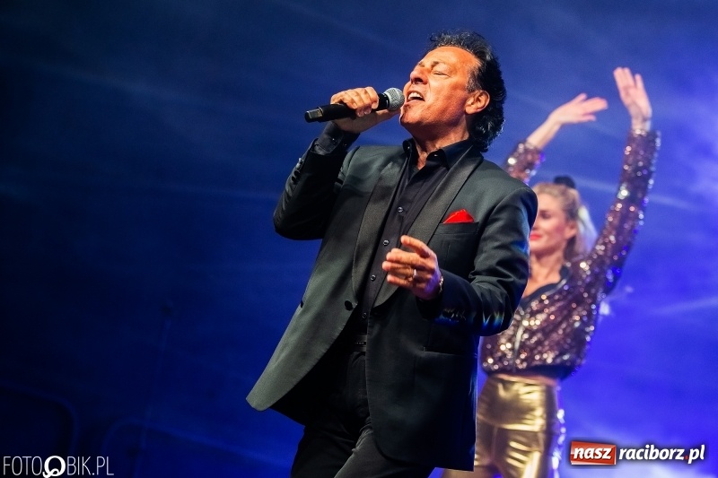 Zdjęcie w galerii na portalu naszraciborz.pl: Włoskie rytmy porwały Pietrowice Wielkie. Francesco Napoli na finał Eko-Wystawy wiadomości z regionu