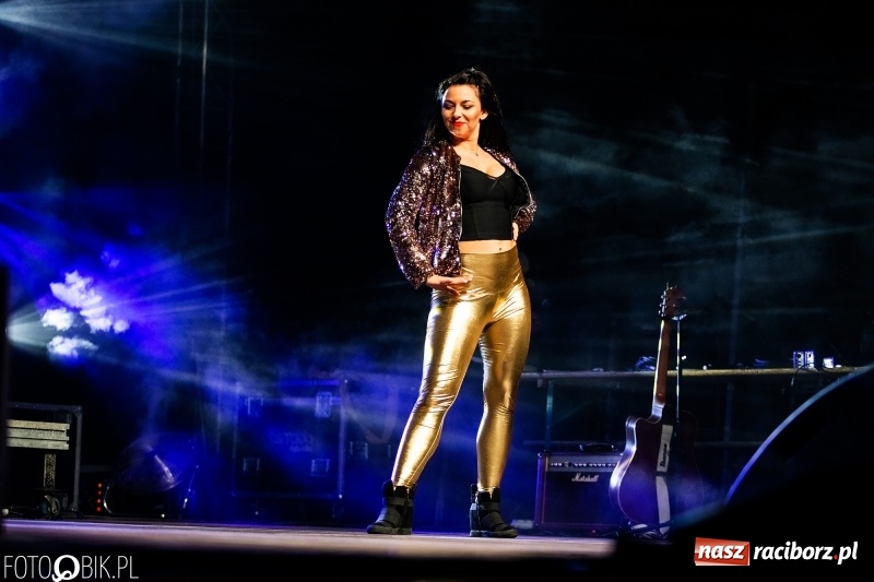 Zdjęcie w galerii na portalu naszraciborz.pl: Włoskie rytmy porwały Pietrowice Wielkie. Francesco Napoli na finał Eko-Wystawy wiadomości z regionu