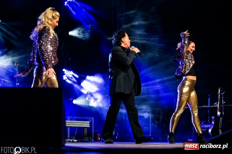 Zdjęcie w galerii na portalu naszraciborz.pl: Włoskie rytmy porwały Pietrowice Wielkie. Francesco Napoli na finał Eko-Wystawy wiadomości z regionu