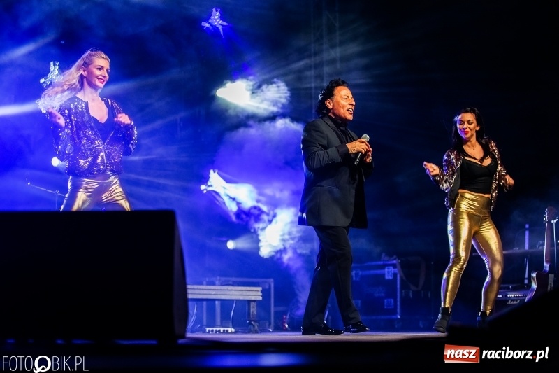 Zdjęcie w galerii na portalu naszraciborz.pl: Włoskie rytmy porwały Pietrowice Wielkie. Francesco Napoli na finał Eko-Wystawy wiadomości z regionu