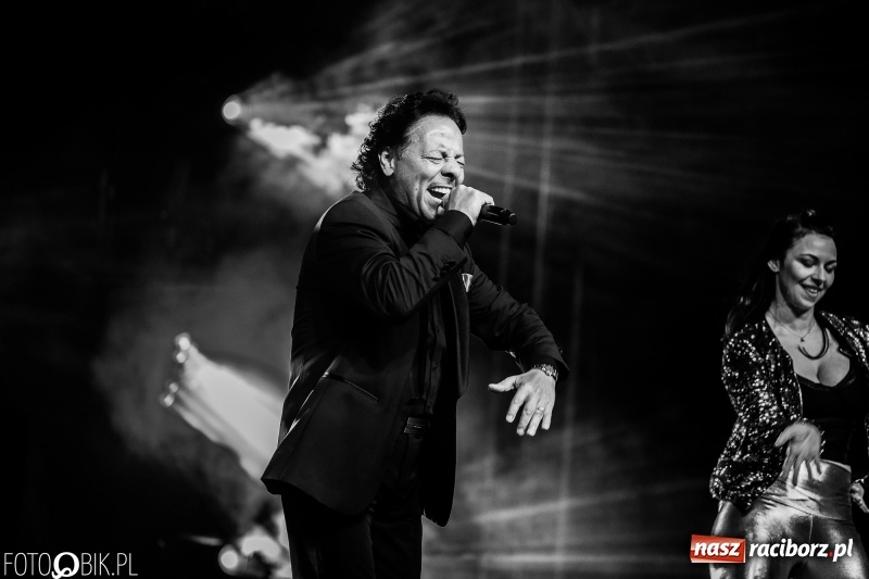 Zdjęcie w galerii na portalu naszraciborz.pl: Włoskie rytmy porwały Pietrowice Wielkie. Francesco Napoli na finał Eko-Wystawy wiadomości z regionu