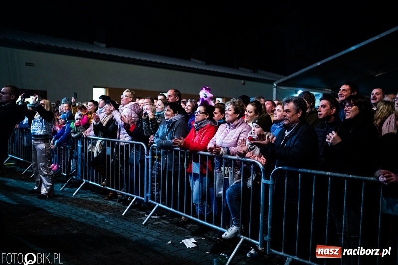 Zdjęcie w galerii na portalu naszraciborz.pl: Włoskie rytmy porwały Pietrowice Wielkie. Francesco Napoli na finał Eko-Wystawy wiadomości z regionu