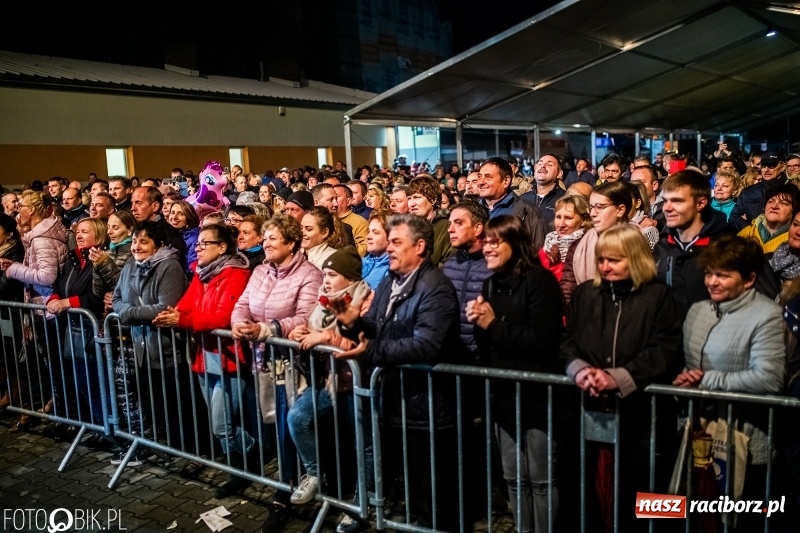 Zdjęcie w galerii na portalu naszraciborz.pl: Włoskie rytmy porwały Pietrowice Wielkie. Francesco Napoli na finał Eko-Wystawy wiadomości z regionu