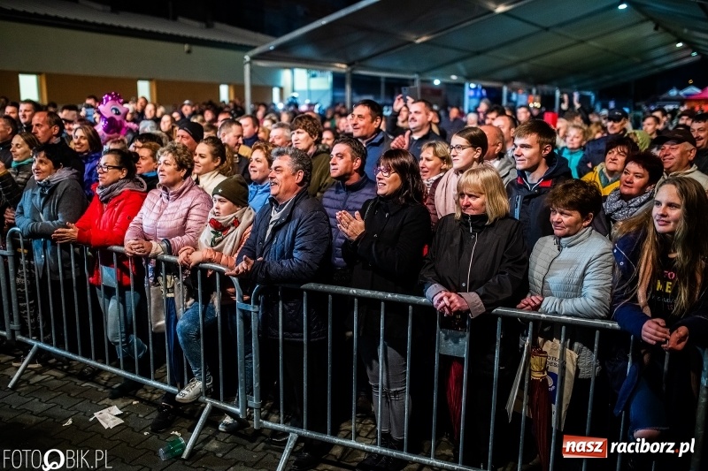 Zdjęcie w galerii na portalu naszraciborz.pl: Włoskie rytmy porwały Pietrowice Wielkie. Francesco Napoli na finał Eko-Wystawy wiadomości z regionu