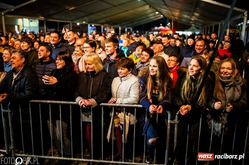Zdjęcie w galerii na portalu naszraciborz.pl: Włoskie rytmy porwały Pietrowice Wielkie. Francesco Napoli na finał Eko-Wystawy wiadomości z regionu