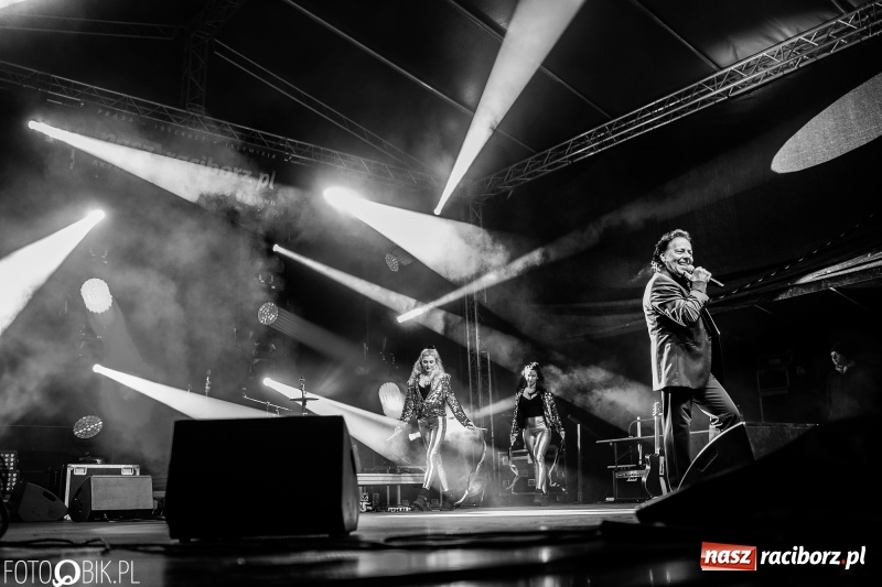 Zdjęcie w galerii na portalu naszraciborz.pl: Włoskie rytmy porwały Pietrowice Wielkie. Francesco Napoli na finał Eko-Wystawy wiadomości z regionu