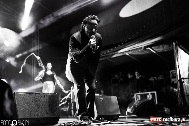 Zdjęcie w galerii na portalu naszraciborz.pl: Włoskie rytmy porwały Pietrowice Wielkie. Francesco Napoli na finał Eko-Wystawy wiadomości z regionu