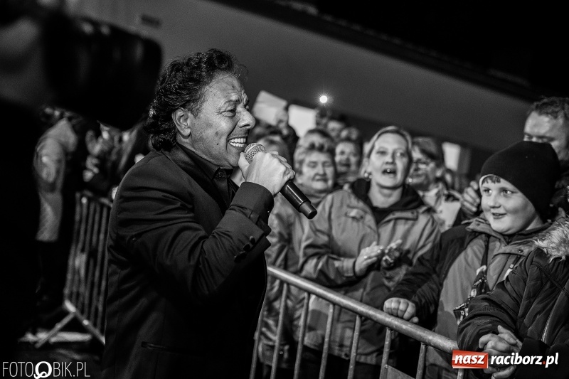 Zdjęcie w galerii na portalu naszraciborz.pl: Włoskie rytmy porwały Pietrowice Wielkie. Francesco Napoli na finał Eko-Wystawy wiadomości z regionu