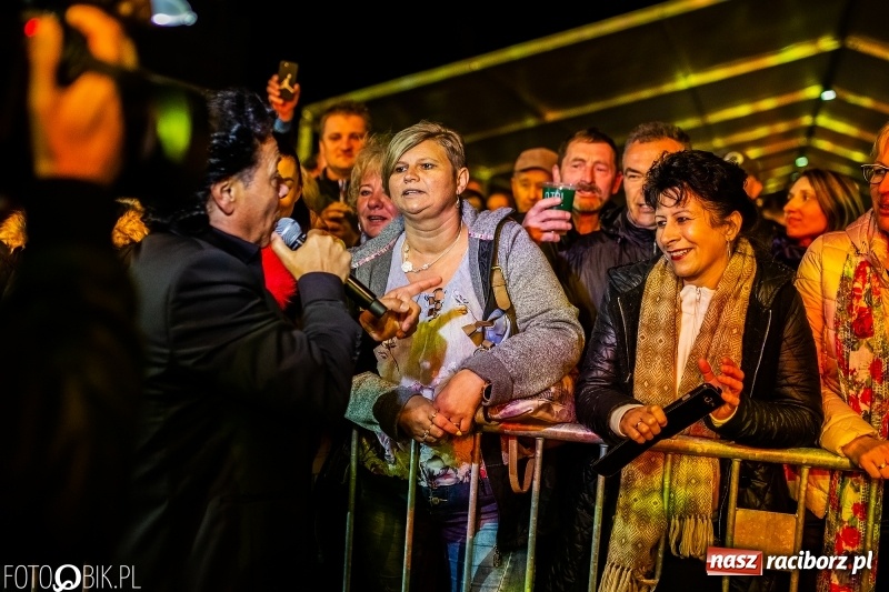 Zdjęcie w galerii na portalu naszraciborz.pl: Włoskie rytmy porwały Pietrowice Wielkie. Francesco Napoli na finał Eko-Wystawy wiadomości z regionu