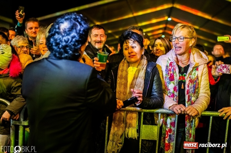 Zdjęcie w galerii na portalu naszraciborz.pl: Włoskie rytmy porwały Pietrowice Wielkie. Francesco Napoli na finał Eko-Wystawy wiadomości z regionu