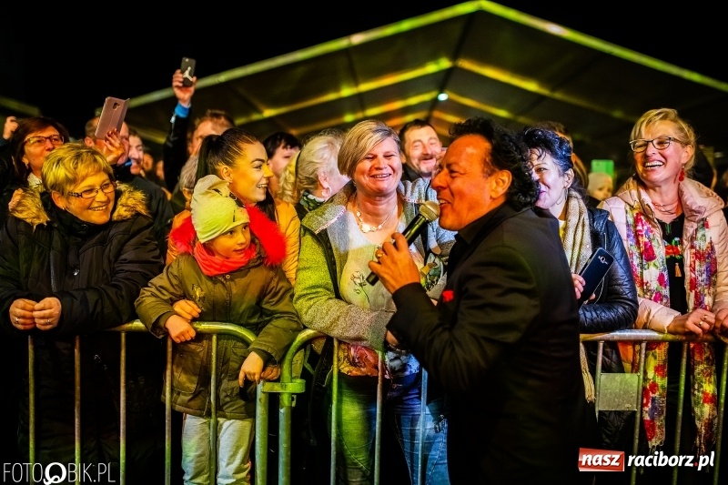 Zdjęcie w galerii na portalu naszraciborz.pl: Włoskie rytmy porwały Pietrowice Wielkie. Francesco Napoli na finał Eko-Wystawy wiadomości z regionu