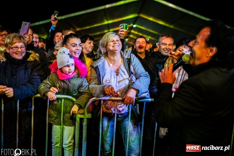 Zdjęcie w galerii na portalu naszraciborz.pl: Włoskie rytmy porwały Pietrowice Wielkie. Francesco Napoli na finał Eko-Wystawy wiadomości z regionu