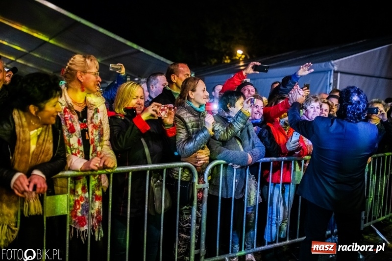 Zdjęcie w galerii na portalu naszraciborz.pl: Włoskie rytmy porwały Pietrowice Wielkie. Francesco Napoli na finał Eko-Wystawy wiadomości z regionu