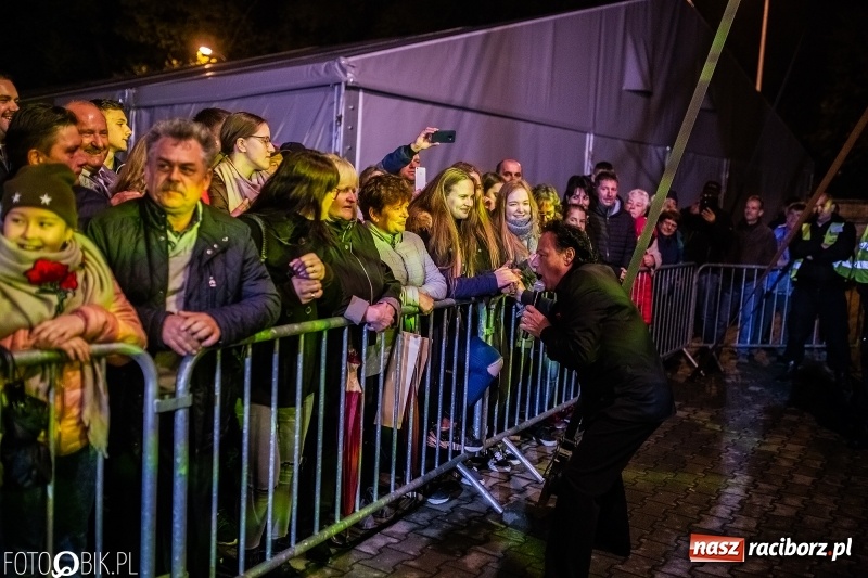Zdjęcie w galerii na portalu naszraciborz.pl: Włoskie rytmy porwały Pietrowice Wielkie. Francesco Napoli na finał Eko-Wystawy wiadomości z regionu
