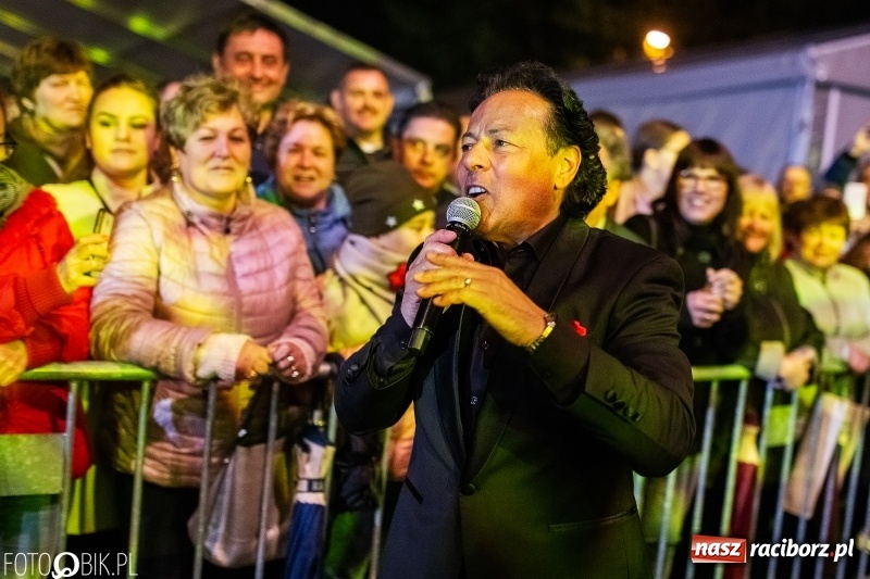 Zdjęcie w galerii na portalu naszraciborz.pl: Włoskie rytmy porwały Pietrowice Wielkie. Francesco Napoli na finał Eko-Wystawy wiadomości z regionu