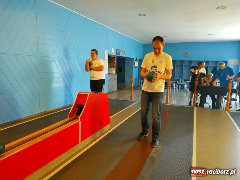 Zdjęcie w galerii na portalu naszraciborz.pl: Kręglarska rywalizacja o puchar dyrektora OSiR za nami wiadomości z regionu