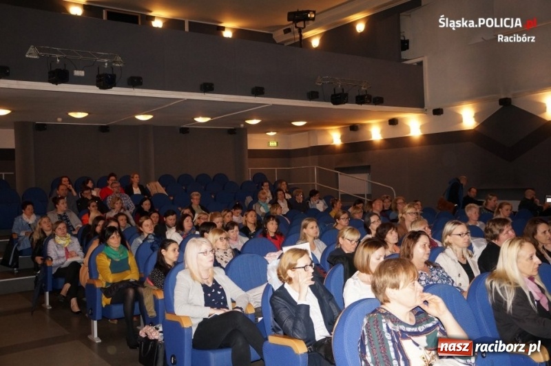 Zdjęcie w galerii na portalu naszraciborz.pl: Nauczyciele poznali współczesne zagrożenia cyberprzestrzeni wiadomości z regionu