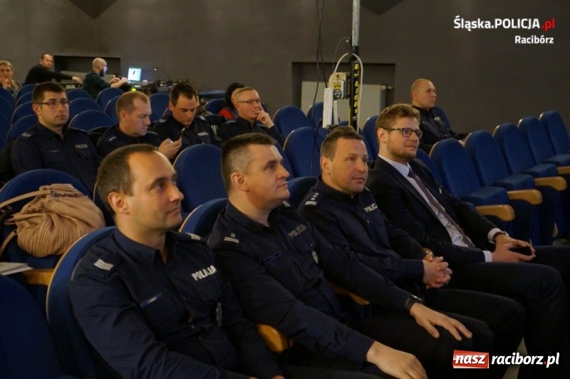 Zdjęcie w galerii na portalu naszraciborz.pl: Nauczyciele poznali współczesne zagrożenia cyberprzestrzeni wiadomości z regionu