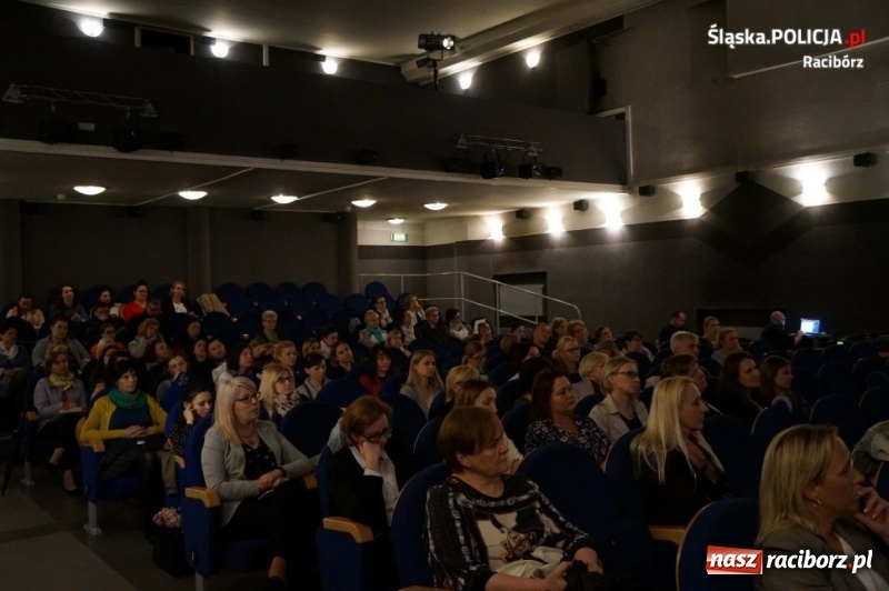 Zdjęcie w galerii na portalu naszraciborz.pl: Nauczyciele poznali współczesne zagrożenia cyberprzestrzeni wiadomości z regionu