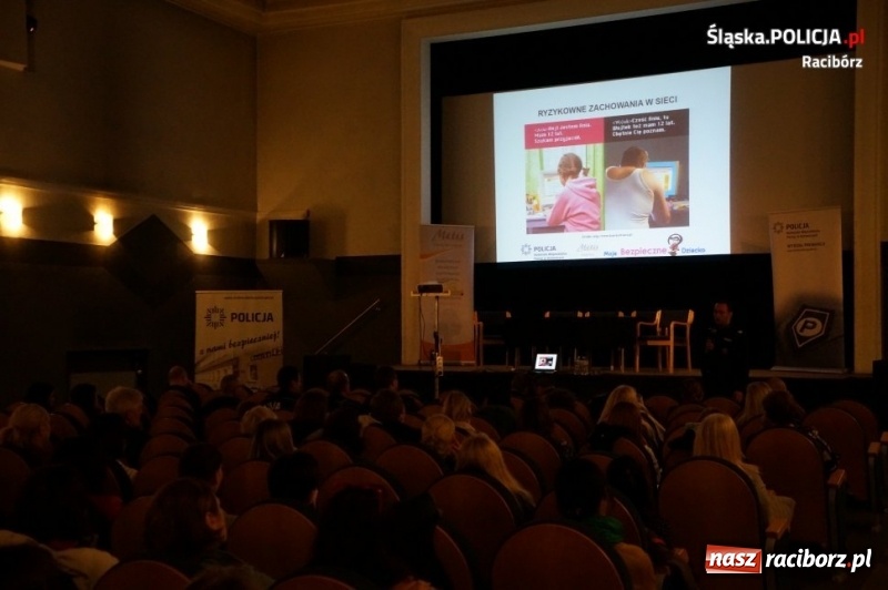 Zdjęcie w galerii na portalu naszraciborz.pl: Nauczyciele poznali współczesne zagrożenia cyberprzestrzeni wiadomości z regionu