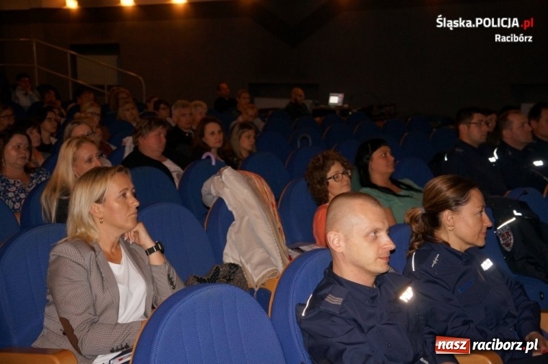 Zdjęcie w galerii na portalu naszraciborz.pl: Nauczyciele poznali współczesne zagrożenia cyberprzestrzeni wiadomości z regionu