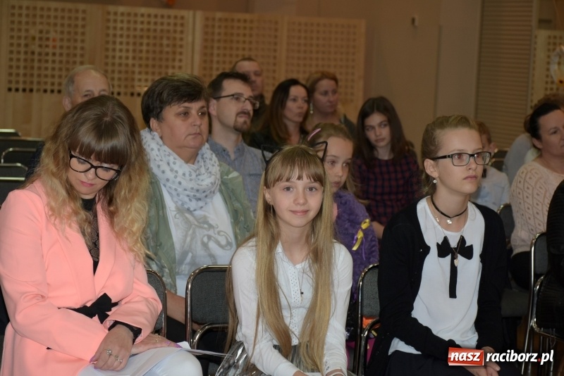 Zdjęcie w galerii na portalu naszraciborz.pl: Młode talenty na scenie w Tworkowie  wiadomości z regionu