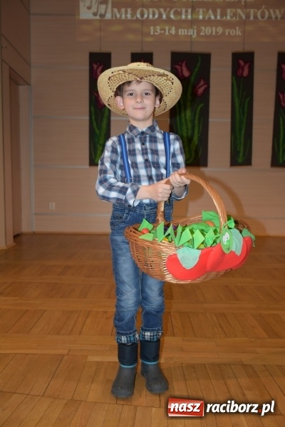 Zdjęcie w galerii na portalu naszraciborz.pl: Młode talenty na scenie w Tworkowie  wiadomości z regionu