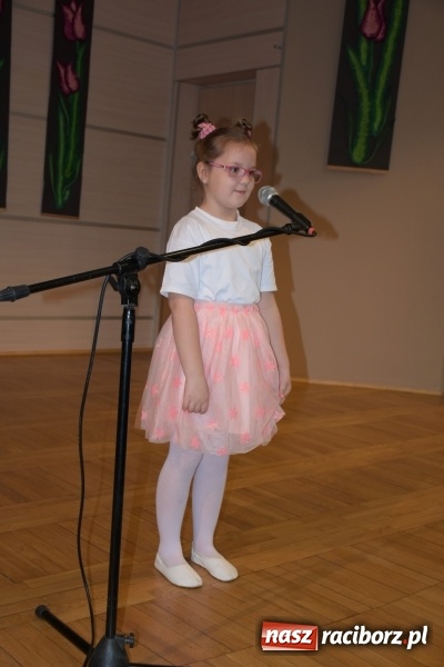 Zdjęcie w galerii na portalu naszraciborz.pl: Młode talenty na scenie w Tworkowie  wiadomości z regionu