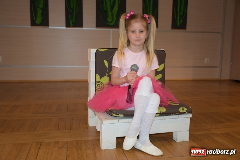 Zdjęcie w galerii na portalu naszraciborz.pl: Młode talenty na scenie w Tworkowie  wiadomości z regionu