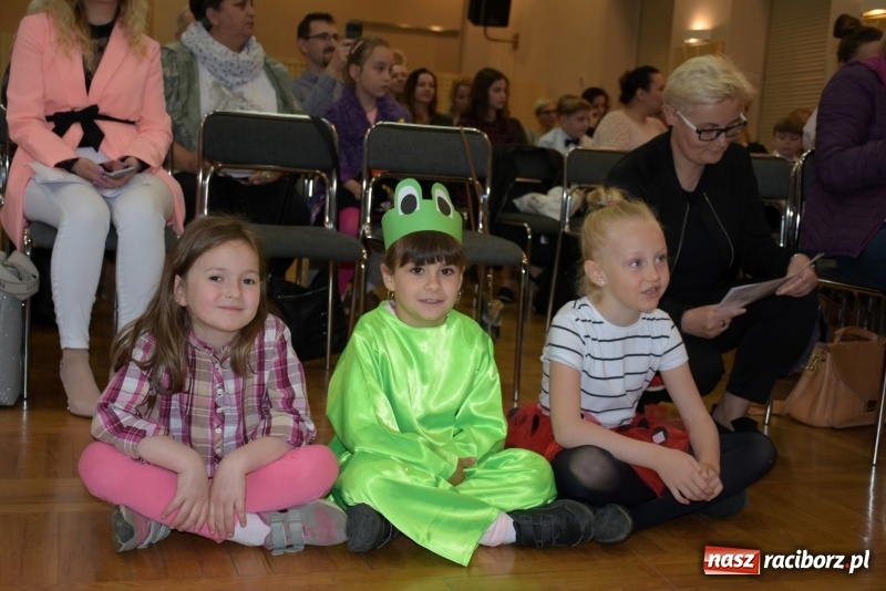 Zdjęcie w galerii na portalu naszraciborz.pl: Młode talenty na scenie w Tworkowie  wiadomości z regionu