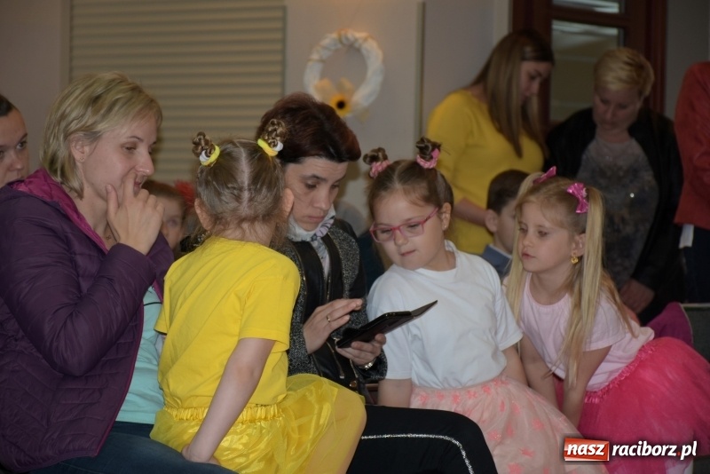 Zdjęcie w galerii na portalu naszraciborz.pl: Młode talenty na scenie w Tworkowie  wiadomości z regionu