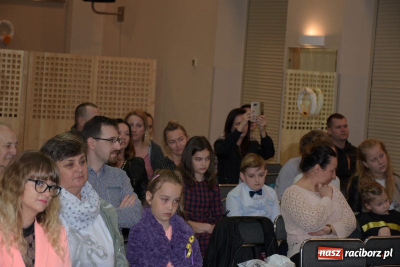 Zdjęcie w galerii na portalu naszraciborz.pl: Młode talenty na scenie w Tworkowie  wiadomości z regionu