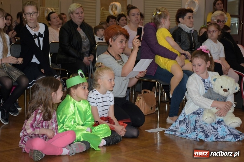 Zdjęcie w galerii na portalu naszraciborz.pl: Młode talenty na scenie w Tworkowie  wiadomości z regionu