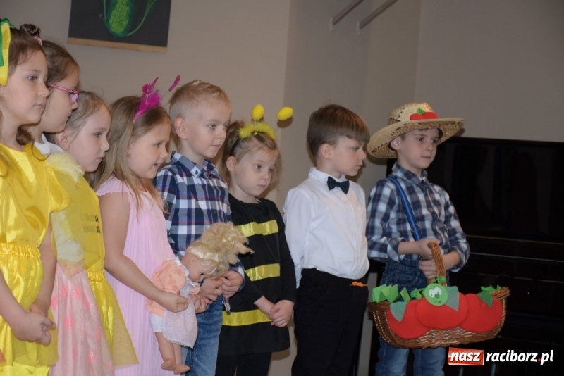 Zdjęcie w galerii na portalu naszraciborz.pl: Młode talenty na scenie w Tworkowie  wiadomości z regionu