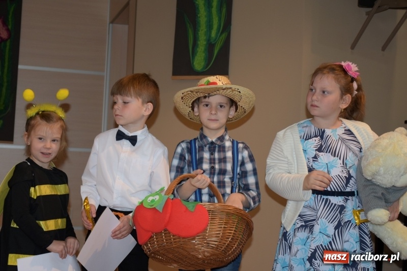 Zdjęcie w galerii na portalu naszraciborz.pl: Młode talenty na scenie w Tworkowie  wiadomości z regionu