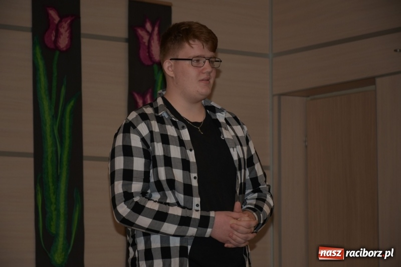 Zdjęcie w galerii na portalu naszraciborz.pl: Młode talenty na scenie w Tworkowie  wiadomości z regionu