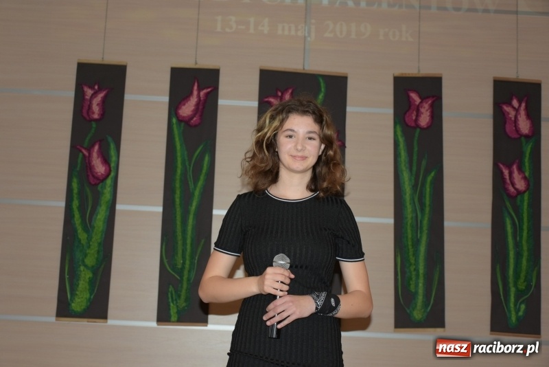 Zdjęcie w galerii na portalu naszraciborz.pl: Młode talenty na scenie w Tworkowie  wiadomości z regionu