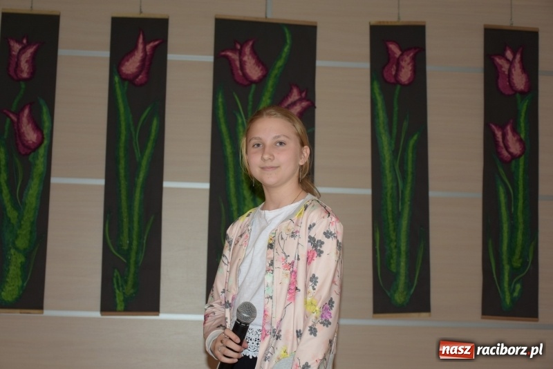 Zdjęcie w galerii na portalu naszraciborz.pl: Młode talenty na scenie w Tworkowie  wiadomości z regionu