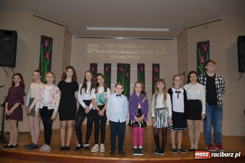 Zdjęcie w galerii na portalu naszraciborz.pl: Młode talenty na scenie w Tworkowie  wiadomości z regionu