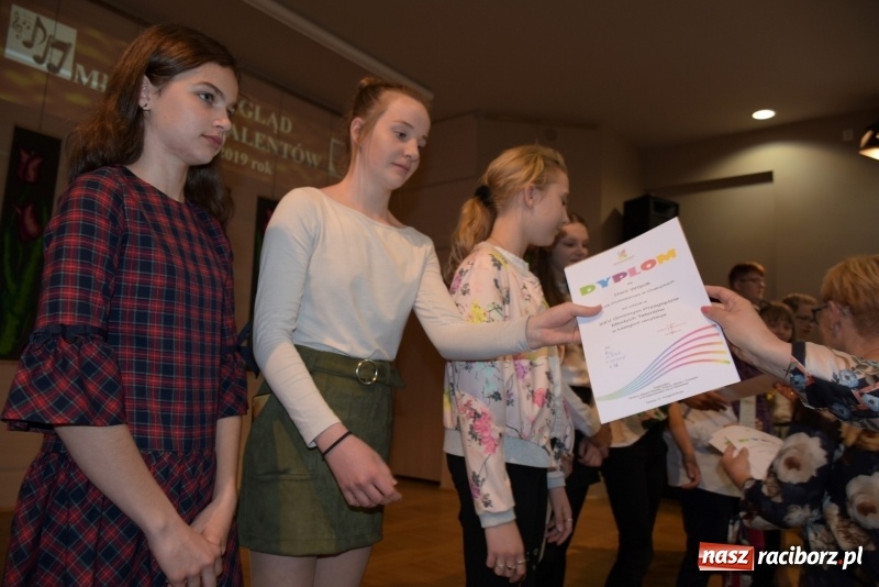 Zdjęcie w galerii na portalu naszraciborz.pl: Młode talenty na scenie w Tworkowie  wiadomości z regionu