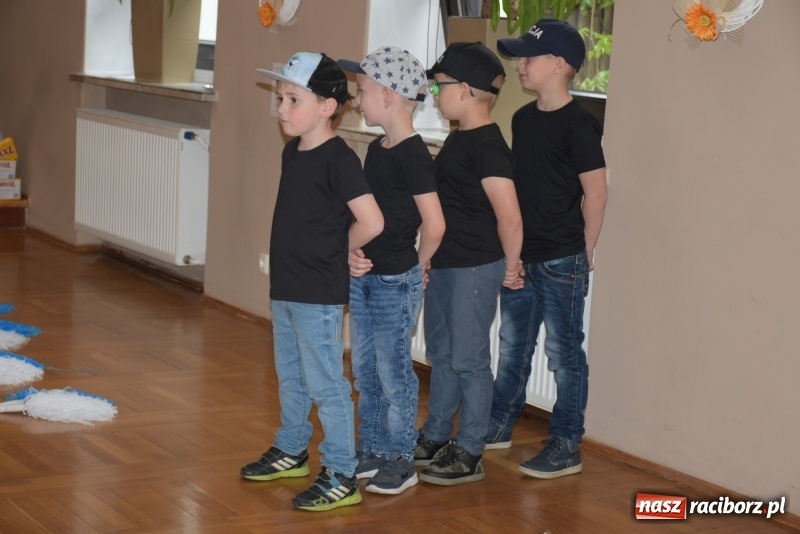 Zdjęcie w galerii na portalu naszraciborz.pl: Młode talenty na scenie w Tworkowie  wiadomości z regionu