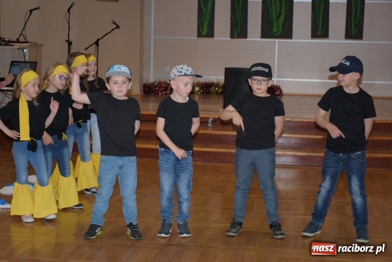 Zdjęcie w galerii na portalu naszraciborz.pl: Młode talenty na scenie w Tworkowie  wiadomości z regionu