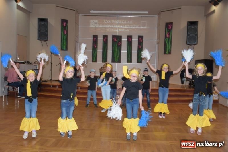 Zdjęcie w galerii na portalu naszraciborz.pl: Młode talenty na scenie w Tworkowie  wiadomości z regionu