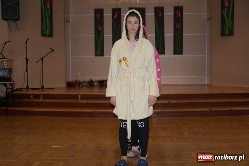 Zdjęcie w galerii na portalu naszraciborz.pl: Młode talenty na scenie w Tworkowie  wiadomości z regionu