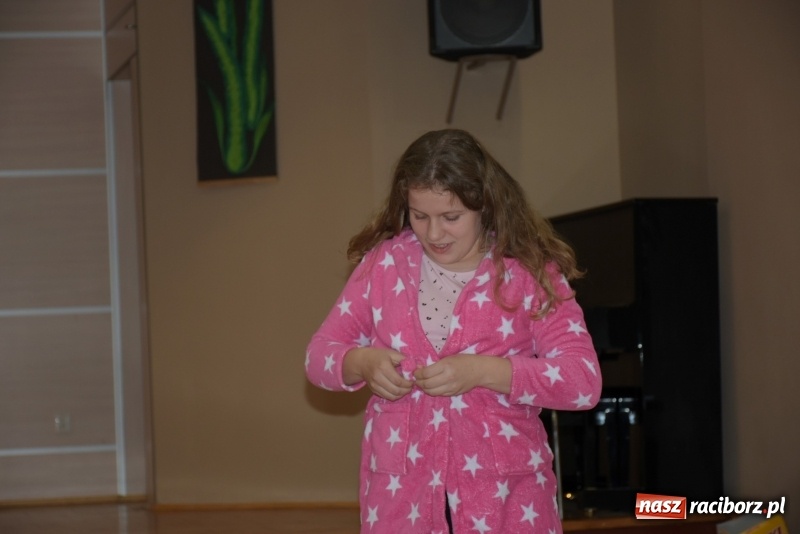 Zdjęcie w galerii na portalu naszraciborz.pl: Młode talenty na scenie w Tworkowie  wiadomości z regionu