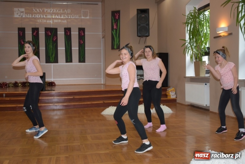 Zdjęcie w galerii na portalu naszraciborz.pl: Młode talenty na scenie w Tworkowie  wiadomości z regionu