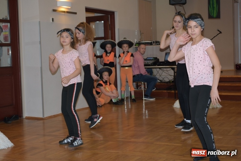 Zdjęcie w galerii na portalu naszraciborz.pl: Młode talenty na scenie w Tworkowie  wiadomości z regionu