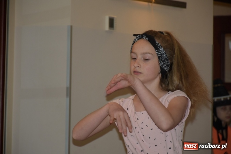 Zdjęcie w galerii na portalu naszraciborz.pl: Młode talenty na scenie w Tworkowie  wiadomości z regionu