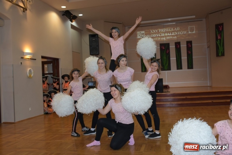 Zdjęcie w galerii na portalu naszraciborz.pl: Młode talenty na scenie w Tworkowie  wiadomości z regionu